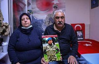 Her gün şehit olan oğullarının kokusuyla uyanıyorlar