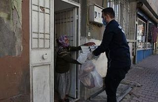 İihtiyaç sahibi vatandaşlara sıcak iftar yemeği