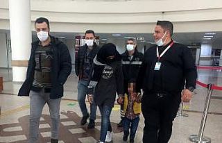İki çocuğunu hastanede bırakıp kaçtı