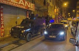 İki grup çatıştı, 10 yaşındaki çocuk arada...