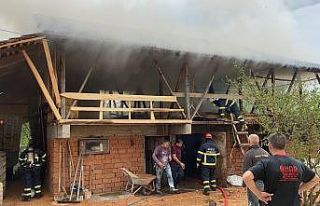 İki katlı samanlık alev alev yandı