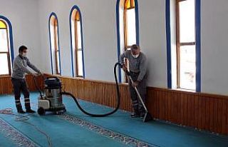 İlçelerdeki camiler temizlenerek dezenfekte edildi