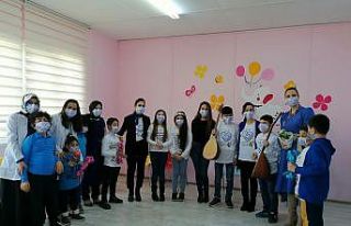 İlkokul çocuklarından otizmli çocuklara hediye