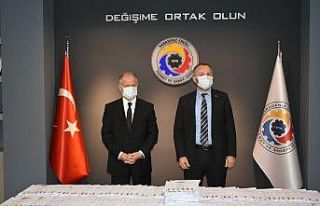 İlkokul öğrencilerine 24 bin kitap hediye edildi