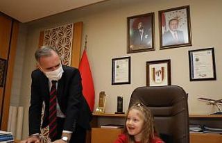 İnegöl Belediye Başkanlığı koltuğuna minikler...