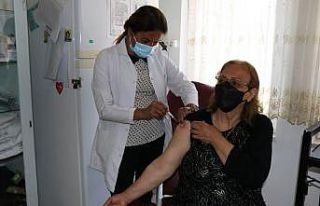 İran’da olamadığı korona virüs aşını Türkiye’de...