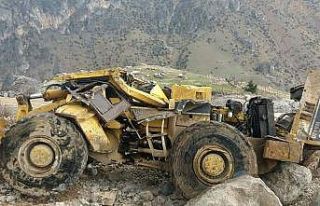 İş makinası uçuruma yuvarlandı: 1 yaralı