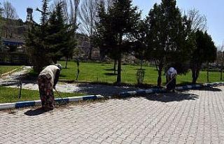 İscehisar’da park ve bahçelerde bakım çalışması...