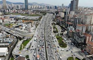 İstanbul’da hafta sonu kısıtlaması öncesi trafik...