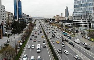 İstanbul’da ilk iftar öncesi trafik yoğunluğu...