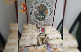 İtalya’da 3 Türk vatandaşı 15 kilo eroin ile...