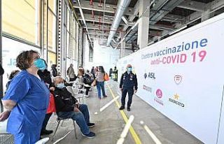 İtalya’da son 24 saatte Covid-19’a bağlı 469...