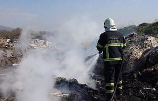 İtfaiyeden çöp yangınına anında müdahale