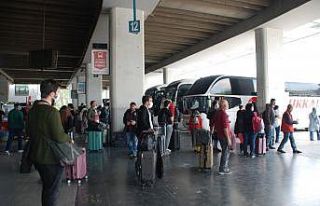 İzmir Otogarı’nda tam kapanma hareketliliği