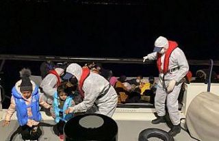 İzmir’de 30 düzensiz göçmen kurtarıldı