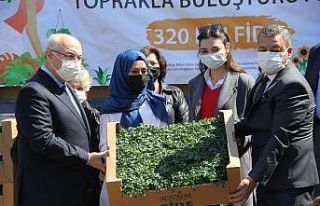 İzmir’de 320 bin yerli ve milli fide 15 bin kadınla...