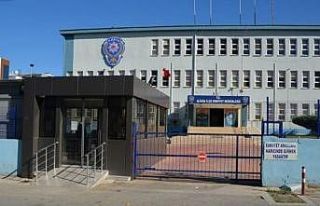 İzmir’de 3 ayrı ticari taksi içerisinde 11 düzensiz...