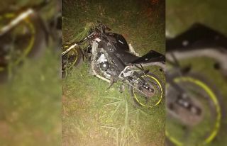 İzmir’de feci kaza: Metrelerce sürüklenen motosiklet...