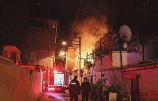 İzmir’de müstakil ev alev alev yandı: 1 yaralı