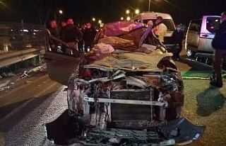İzmir’de otomobil tıra arkadan çarptı: 1 ölü,...