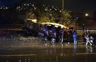 İzmir’de sürücüsünün kontrolünden çıkan...