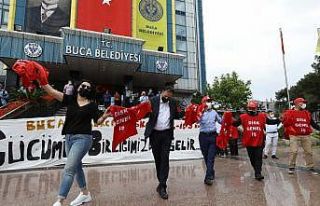 İzmir’de tam kapanma öncesi erken 1 Mayıs kutlaması