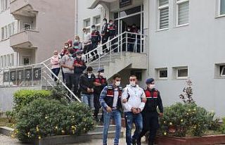 İzmir’de uyuşturucu şebekesi çökertildi: 20...