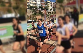 İzmit Belediyesporlu atletler zorlu parkuru başarıyla...
