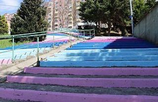 İzmit’te merdivenler rengarenk oldu