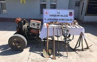 Jandarma ekipleri ormanlık alandaki kaçak kazıya...