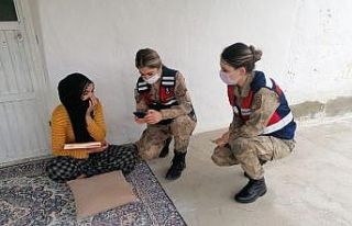 Jandarma köy köy gezerek "Kadın Destek Uygulamasını"...