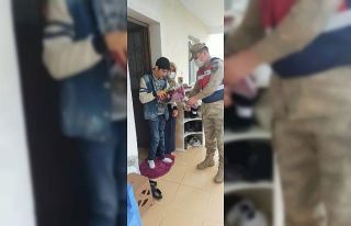 Jandarma, otizmli gençleri unutmadı