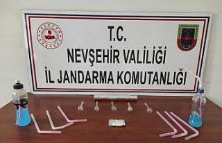 Jandarma uyuşturucudan 2 kişiyi yakaladı