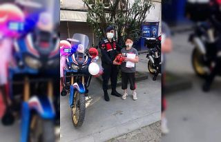 Jandarma yüzleri güldürdü