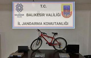 Jandarmadan balkonda saklanan hırsızlara suçüstü