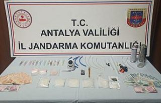 Jandarmadan uyuşturucu operasyonu: 3 gözaltı