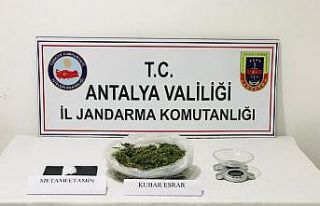 Jandarmadan uyuşturucu satıcılarına suçüstü