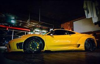 JuniqueDesign milyonluk Ferrari’ye özel dizayn...