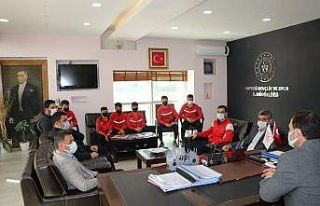 Kabakcı, şampiyon pehlivanları ağırladı