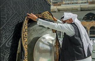 Kabe örtüsünün bakım çalışmaları başladı