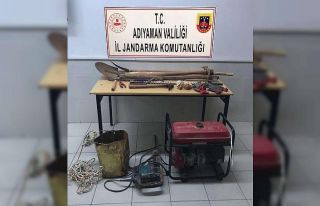 Kaçak kazı yapan 4 kişi suçüstü yakalandı