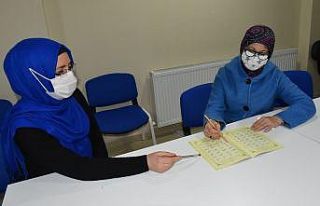 Kadınlar Yunusemre’nin kurslarında Kur’an-ı...