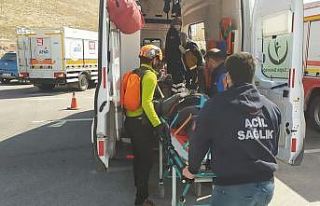 Kamyon ile otomobil çarpıştı: 5 yaralı