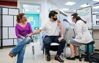 Kanada Başbakanı Trudeau ve eşi AstraZeneca aşısı...