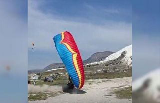 Kanadı kapanan paramotor zemine çakıldı