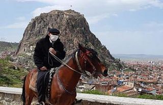 Kapanma öncesi atına binip son kez şehir turuna...