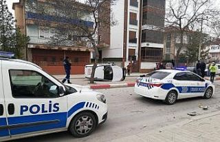 Karaman’da ağaca çarptıktan sonra tekeri kopan...