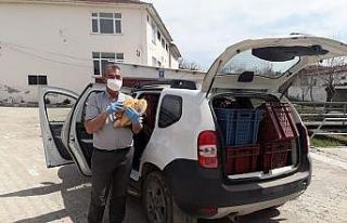 Karantinadaki Karabey köyüne ekmek yardımı