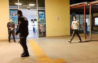 Karantinadan kaçıp olay çıkardı, polisin yüzüne...