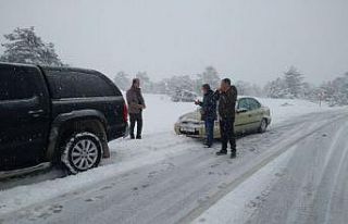Karda mahsur kalan ailelerin yardımına Başkan Çam...